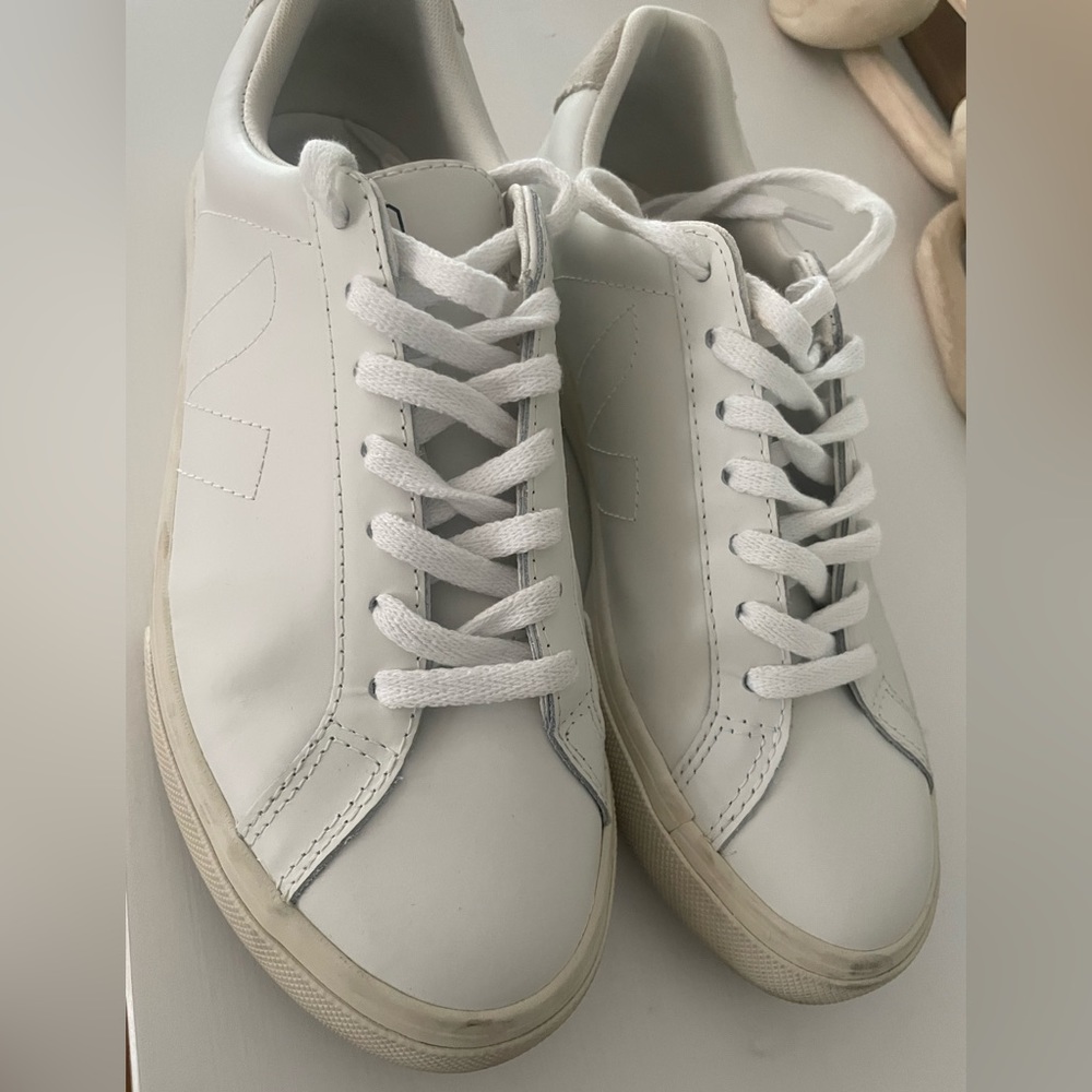 VEJA Esplar Leather Sneaker